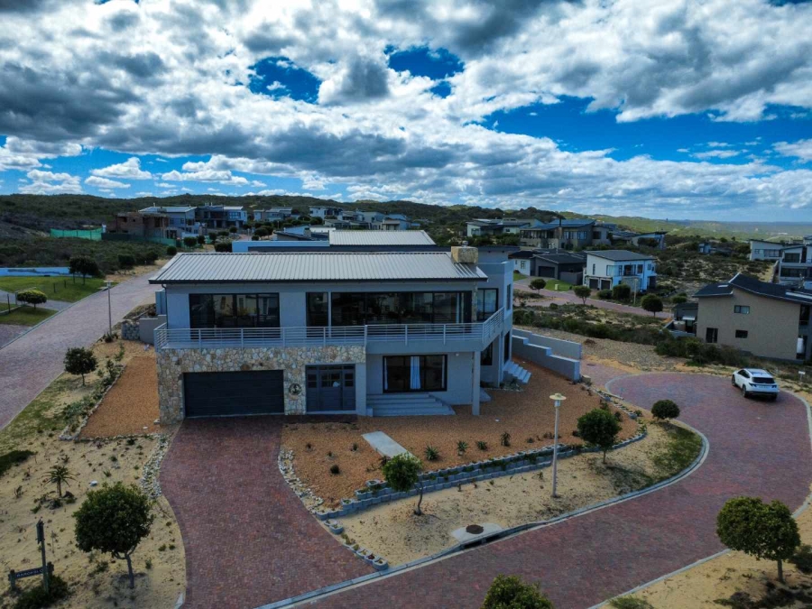 5 Bedroom Property for Sale in Stilbaai Oos Western Cape